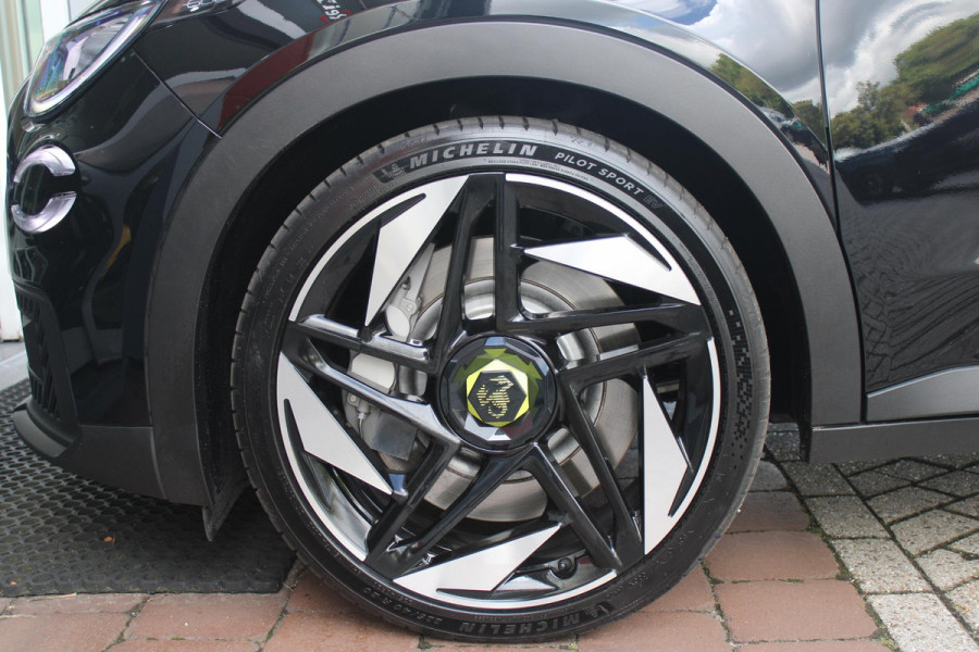 Abarth 600e Abarth Turismo 240PK 54 kWh | "TORSEN" MECHANISCH SPERDIFFERENTIEEL | SABELT SPORT STOELEN | 20" LICHTMETALEN VELGEN ABARTH DESIGN | ABARTH BODYKIT | PARKEERSENSOREN ACHTER | ABARTH REMKLAUWEN | ADAPTIVE CRUISE CONTROL | DRAADLOZE APPLE CARPLAY/ANDROID AUTO | DC SNELLAAD FUNCTIE | KEYLESS START | AUTOMATISCH DIMMENDE BINNENSPIEGEL |