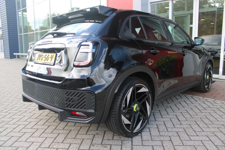 Abarth 600e Abarth Turismo 240PK 54 kWh | "TORSEN" MECHANISCH SPERDIFFERENTIEEL | SABELT SPORT STOELEN | 20" LICHTMETALEN VELGEN ABARTH DESIGN | ABARTH BODYKIT | PARKEERSENSOREN ACHTER | ABARTH REMKLAUWEN | ADAPTIVE CRUISE CONTROL | DRAADLOZE APPLE CARPLAY/ANDROID AUTO | DC SNELLAAD FUNCTIE | KEYLESS START | AUTOMATISCH DIMMENDE BINNENSPIEGEL |