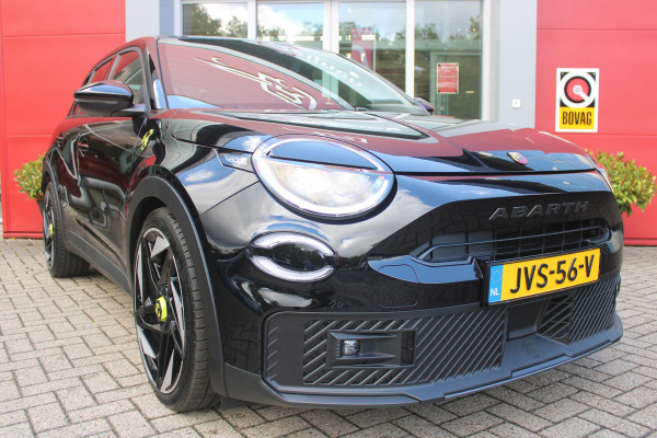 Abarth 600e Abarth Turismo 240PK 54 kWh | "TORSEN" MECHANISCH SPERDIFFERENTIEEL | SABELT SPORT STOELEN | 20" LICHTMETALEN VELGEN ABARTH DESIGN | ABARTH BODYKIT | PARKEERSENSOREN ACHTER | ABARTH REMKLAUWEN | ADAPTIVE CRUISE CONTROL | DRAADLOZE APPLE CARPLAY/ANDROID AUTO | DC SNELLAAD FUNCTIE | KEYLESS START | AUTOMATISCH DIMMENDE BINNENSPIEGEL |