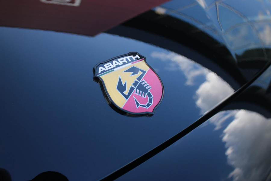 Abarth 600e Abarth Turismo 240PK 54 kWh | "TORSEN" MECHANISCH SPERDIFFERENTIEEL | SABELT SPORT STOELEN | 20" LICHTMETALEN VELGEN ABARTH DESIGN | ABARTH BODYKIT | PARKEERSENSOREN ACHTER | ABARTH REMKLAUWEN | ADAPTIVE CRUISE CONTROL | DRAADLOZE APPLE CARPLAY/ANDROID AUTO | DC SNELLAAD FUNCTIE | KEYLESS START | AUTOMATISCH DIMMENDE BINNENSPIEGEL |