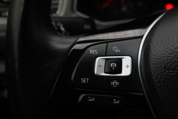Volkswagen T-Roc 1.0 TSI Style Eerste Eigenaar, ACC, Apple Carplay, Climate, PDC, LED, Trekhaak, 16''