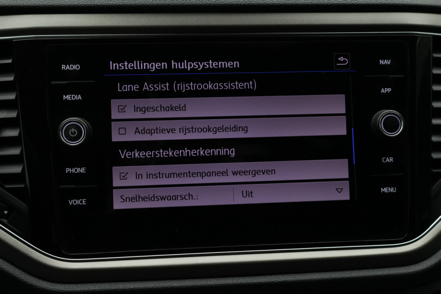 Volkswagen T-Roc 1.0 TSI Style Eerste Eigenaar, ACC, Apple Carplay, Climate, PDC, LED, Trekhaak, 16''