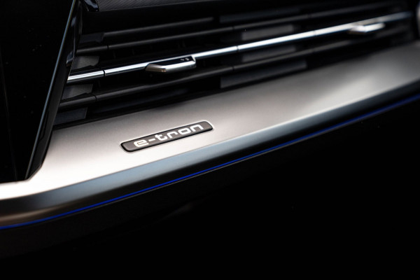 Audi Q4 Sportback e-tron 35 Advanced edition 55 kWh Sportstoelen Elek.Klep Stoelverwarming Ambiance Camera 19''