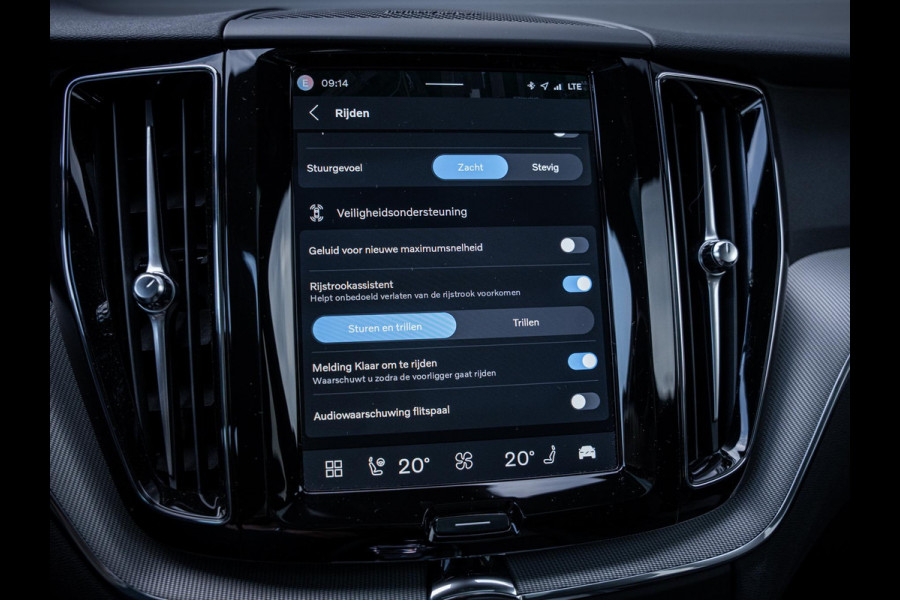 Volvo XC60 2.0 T6 Plug-in hybrid AWD Plus Bright - Pano l Trekh l H/Kardon l Memory