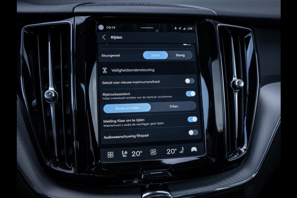 Volvo XC60 2.0 T6 Plug-in hybrid AWD Plus Bright - Pano l Trekh l H/Kardon l Memory