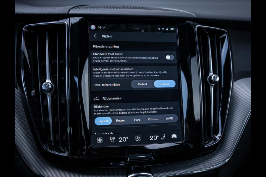 Volvo XC60 2.0 T6 Plug-in hybrid AWD Plus Bright - Pano l Trekh l H/Kardon l Memory