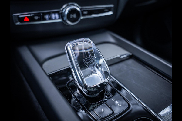 Volvo XC60 2.0 T6 Plug-in hybrid AWD Plus Bright - Pano l Trekh l H/Kardon l Memory
