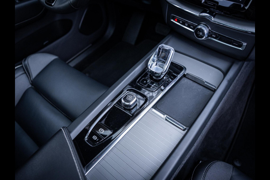 Volvo XC60 2.0 T6 Plug-in hybrid AWD Plus Bright - Pano l Trekh l H/Kardon l Memory