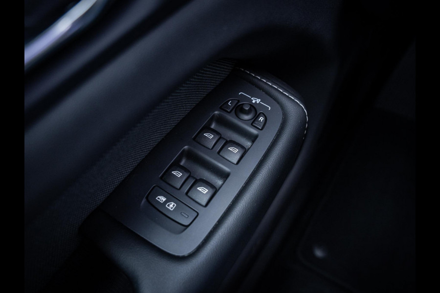 Volvo XC60 2.0 T6 Plug-in hybrid AWD Plus Bright - Pano l Trekh l H/Kardon l Memory