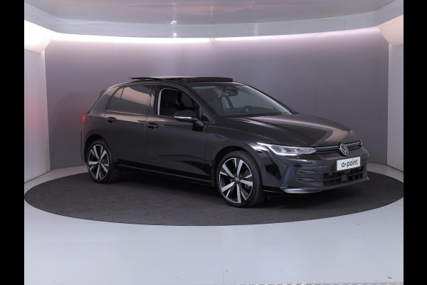 Volkswagen Golf 1.5 eHybrid Life Edition 204 pk Automaat (DSG) | Verlengde garantie | Navigatie via App | Panoramadak | Parkeersensoren (Park assist) | Achteruitrijcamera | Autom. airco (3 zones) |