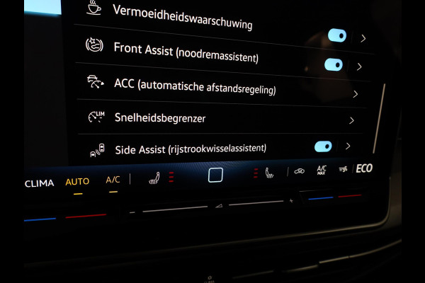 Volkswagen Golf 1.5 eHybrid Life Edition 204 pk Automaat (DSG) | Verlengde garantie | Navigatie via App | Panoramadak | Parkeersensoren (Park assist) | Achteruitrijcamera | Autom. airco (3 zones) |