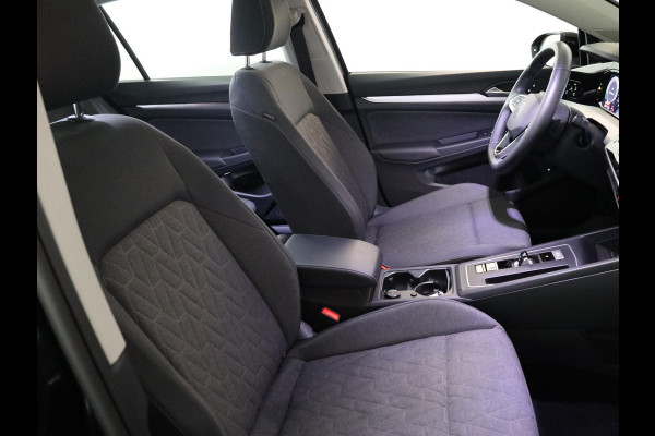 Volkswagen Golf 1.5 eHybrid Life Edition 204 pk Automaat (DSG) | Verlengde garantie | Navigatie via App | Panoramadak | Parkeersensoren (Park assist) | Achteruitrijcamera | Autom. airco (3 zones) |