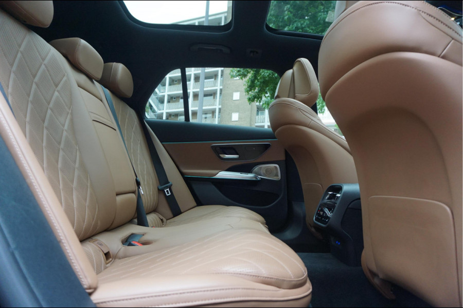 Mercedes-Benz E-Klasse Estate 300 e AMG Line Premium Plus Airmatic | Hyperscreen | Trekhaak | Pano | Adaptive + Lane | Memory Stoelmassage + Koeling + Verwarming | NL auto |