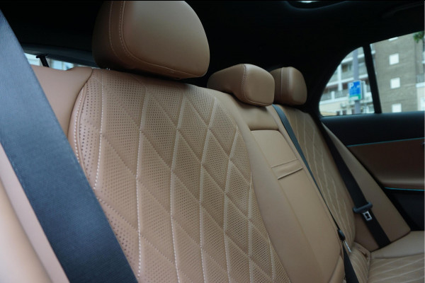 Mercedes-Benz E-Klasse Estate 300 e AMG Line Premium Plus Airmatic | Hyperscreen | Trekhaak | Pano | Adaptive + Lane | Memory Stoelmassage + Koeling + Verwarming | NL auto |
