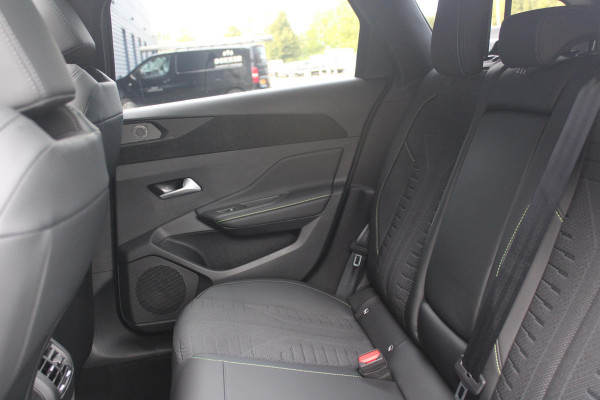 Peugeot 308 SW Peugeot 308 SW 1.2 Hybrid 145PK GT AUTOMAAT | PANORAMA SCHUIF/KANTEL DAK | AFNEEMBARE TREKHAAK | NAVIGATIE | SENSATION PACK: FOCAL HIFI SYSTEM (PREMIUM HIFI SYSTEEM MET 10 SPEAKERS)/DRAADLOZE TELEFOONLADER | 360° VISION & DRIVE ASSIST PLUS PACK: ACHTERUITRIJCAMERA 360° VISIOPARK 3 (4 CAMERA'S)/PARKEERHULP VOOR EN ACHTER/ANTI DIEFSTAL ALARM/PEUGEOT i-COCKPIT MET CONFIGUREERBAAR 3D-INSTRUMENTENPANEEL/CLEAN CABIN | | 18" LICHTMETALEN VELGEN "PORTLAND" | DRAADLOZE APPLE CARPLAY/ANDROID AUTO | KEYLESS ENTRY/START | SFEER VERLICHTING | ZWARTE HEMELBEKLEDING | FULL LED MAT