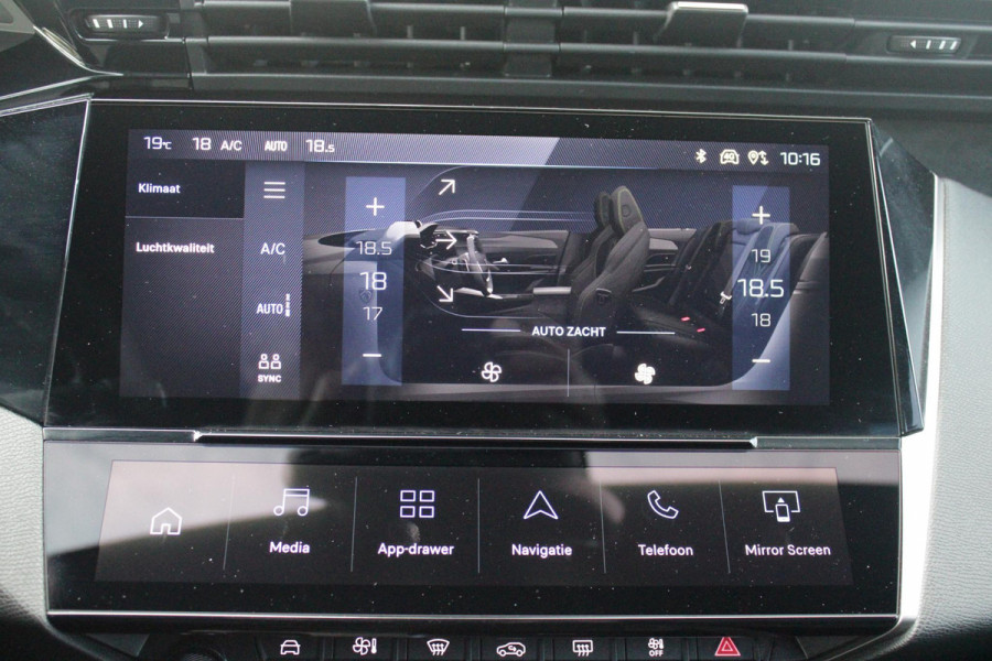 Peugeot 308 SW Peugeot 308 SW 1.2 Hybrid 145PK GT AUTOMAAT | PANORAMA SCHUIF/KANTEL DAK | AFNEEMBARE TREKHAAK | NAVIGATIE | SENSATION PACK: FOCAL HIFI SYSTEM (PREMIUM HIFI SYSTEEM MET 10 SPEAKERS)/DRAADLOZE TELEFOONLADER | 360° VISION & DRIVE ASSIST PLUS PACK: ACHTERUITRIJCAMERA 360° VISIOPARK 3 (4 CAMERA'S)/PARKEERHULP VOOR EN ACHTER/ANTI DIEFSTAL ALARM/PEUGEOT i-COCKPIT MET CONFIGUREERBAAR 3D-INSTRUMENTENPANEEL/CLEAN CABIN | | 18" LICHTMETALEN VELGEN "PORTLAND" | DRAADLOZE APPLE CARPLAY/ANDROID AUTO | KEYLESS ENTRY/START | SFEER VERLICHTING | ZWARTE HEMELBEKLEDING | FULL LED MAT