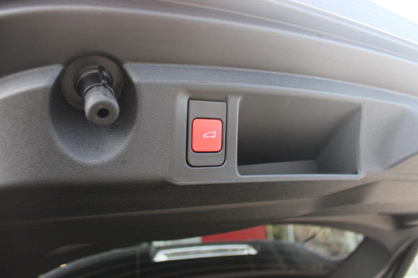 Peugeot 308 SW Peugeot 308 SW 1.2 Hybrid 145PK GT AUTOMAAT | PANORAMA SCHUIF/KANTEL DAK | AFNEEMBARE TREKHAAK | NAVIGATIE | SENSATION PACK: FOCAL HIFI SYSTEM (PREMIUM HIFI SYSTEEM MET 10 SPEAKERS)/DRAADLOZE TELEFOONLADER | 360° VISION & DRIVE ASSIST PLUS PACK: ACHTERUITRIJCAMERA 360° VISIOPARK 3 (4 CAMERA'S)/PARKEERHULP VOOR EN ACHTER/ANTI DIEFSTAL ALARM/PEUGEOT i-COCKPIT MET CONFIGUREERBAAR 3D-INSTRUMENTENPANEEL/CLEAN CABIN | | 18" LICHTMETALEN VELGEN "PORTLAND" | DRAADLOZE APPLE CARPLAY/ANDROID AUTO | KEYLESS ENTRY/START | SFEER VERLICHTING | ZWARTE HEMELBEKLEDING | FULL LED MAT