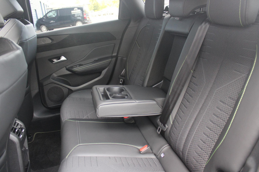 Peugeot 308 SW Peugeot 308 SW 1.2 Hybrid 145PK GT AUTOMAAT | PANORAMA SCHUIF/KANTEL DAK | AFNEEMBARE TREKHAAK | NAVIGATIE | SENSATION PACK: FOCAL HIFI SYSTEM (PREMIUM HIFI SYSTEEM MET 10 SPEAKERS)/DRAADLOZE TELEFOONLADER | 360° VISION & DRIVE ASSIST PLUS PACK: ACHTERUITRIJCAMERA 360° VISIOPARK 3 (4 CAMERA'S)/PARKEERHULP VOOR EN ACHTER/ANTI DIEFSTAL ALARM/PEUGEOT i-COCKPIT MET CONFIGUREERBAAR 3D-INSTRUMENTENPANEEL/CLEAN CABIN | | 18" LICHTMETALEN VELGEN "PORTLAND" | DRAADLOZE APPLE CARPLAY/ANDROID AUTO | KEYLESS ENTRY/START | SFEER VERLICHTING | ZWARTE HEMELBEKLEDING | FULL LED MAT