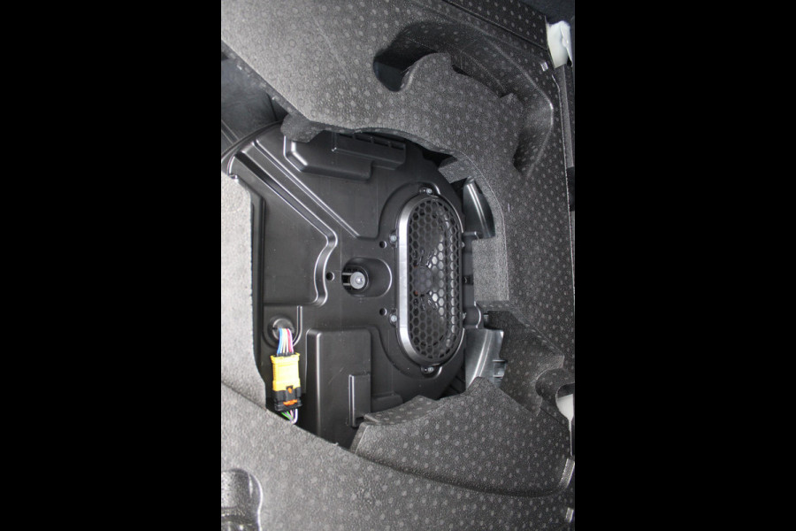 Peugeot 308 SW Peugeot 308 SW 1.2 Hybrid 145PK GT AUTOMAAT | PANORAMA SCHUIF/KANTEL DAK | AFNEEMBARE TREKHAAK | NAVIGATIE | SENSATION PACK: FOCAL HIFI SYSTEM (PREMIUM HIFI SYSTEEM MET 10 SPEAKERS)/DRAADLOZE TELEFOONLADER | 360° VISION & DRIVE ASSIST PLUS PACK: ACHTERUITRIJCAMERA 360° VISIOPARK 3 (4 CAMERA'S)/PARKEERHULP VOOR EN ACHTER/ANTI DIEFSTAL ALARM/PEUGEOT i-COCKPIT MET CONFIGUREERBAAR 3D-INSTRUMENTENPANEEL/CLEAN CABIN | | 18" LICHTMETALEN VELGEN "PORTLAND" | DRAADLOZE APPLE CARPLAY/ANDROID AUTO | KEYLESS ENTRY/START | SFEER VERLICHTING | ZWARTE HEMELBEKLEDING | FULL LED MAT
