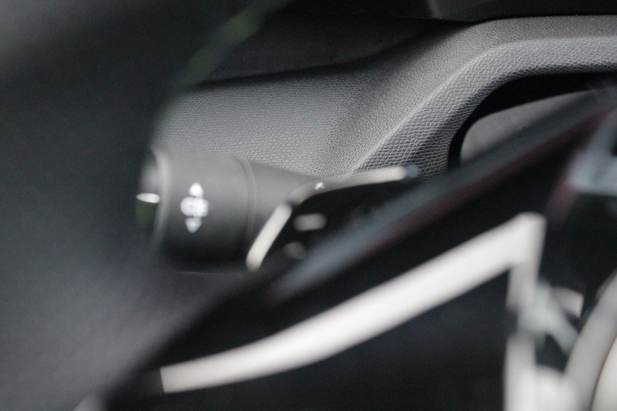 Peugeot 308 SW Peugeot 308 SW 1.2 Hybrid 145PK GT AUTOMAAT | PANORAMA SCHUIF/KANTEL DAK | AFNEEMBARE TREKHAAK | NAVIGATIE | SENSATION PACK: FOCAL HIFI SYSTEM (PREMIUM HIFI SYSTEEM MET 10 SPEAKERS)/DRAADLOZE TELEFOONLADER | 360° VISION & DRIVE ASSIST PLUS PACK: ACHTERUITRIJCAMERA 360° VISIOPARK 3 (4 CAMERA'S)/PARKEERHULP VOOR EN ACHTER/ANTI DIEFSTAL ALARM/PEUGEOT i-COCKPIT MET CONFIGUREERBAAR 3D-INSTRUMENTENPANEEL/CLEAN CABIN | | 18" LICHTMETALEN VELGEN "PORTLAND" | DRAADLOZE APPLE CARPLAY/ANDROID AUTO | KEYLESS ENTRY/START | SFEER VERLICHTING | ZWARTE HEMELBEKLEDING | FULL LED MAT