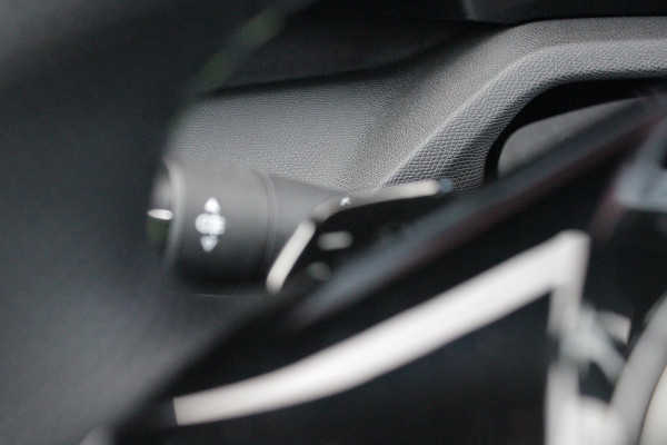 Peugeot 308 SW Peugeot 308 SW 1.2 Hybrid 145PK GT AUTOMAAT | PANORAMA SCHUIF/KANTEL DAK | AFNEEMBARE TREKHAAK | NAVIGATIE | SENSATION PACK: FOCAL HIFI SYSTEM (PREMIUM HIFI SYSTEEM MET 10 SPEAKERS)/DRAADLOZE TELEFOONLADER | 360° VISION & DRIVE ASSIST PLUS PACK: ACHTERUITRIJCAMERA 360° VISIOPARK 3 (4 CAMERA'S)/PARKEERHULP VOOR EN ACHTER/ANTI DIEFSTAL ALARM/PEUGEOT i-COCKPIT MET CONFIGUREERBAAR 3D-INSTRUMENTENPANEEL/CLEAN CABIN | | 18" LICHTMETALEN VELGEN "PORTLAND" | DRAADLOZE APPLE CARPLAY/ANDROID AUTO | KEYLESS ENTRY/START | SFEER VERLICHTING | ZWARTE HEMELBEKLEDING | FULL LED MAT