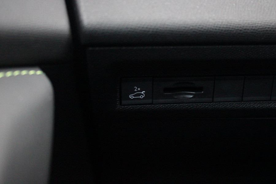 Peugeot 308 SW Peugeot 308 SW 1.2 Hybrid 145PK GT AUTOMAAT | PANORAMA SCHUIF/KANTEL DAK | AFNEEMBARE TREKHAAK | NAVIGATIE | SENSATION PACK: FOCAL HIFI SYSTEM (PREMIUM HIFI SYSTEEM MET 10 SPEAKERS)/DRAADLOZE TELEFOONLADER | 360° VISION & DRIVE ASSIST PLUS PACK: ACHTERUITRIJCAMERA 360° VISIOPARK 3 (4 CAMERA'S)/PARKEERHULP VOOR EN ACHTER/ANTI DIEFSTAL ALARM/PEUGEOT i-COCKPIT MET CONFIGUREERBAAR 3D-INSTRUMENTENPANEEL/CLEAN CABIN | | 18" LICHTMETALEN VELGEN "PORTLAND" | DRAADLOZE APPLE CARPLAY/ANDROID AUTO | KEYLESS ENTRY/START | SFEER VERLICHTING | ZWARTE HEMELBEKLEDING | FULL LED MAT