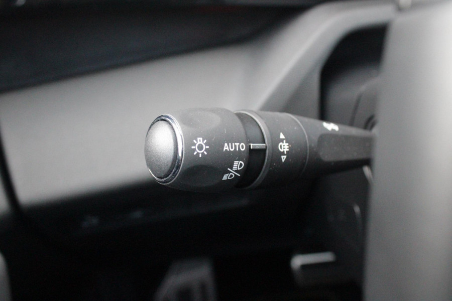 Peugeot 308 SW Peugeot 308 SW 1.2 Hybrid 145PK GT AUTOMAAT | PANORAMA SCHUIF/KANTEL DAK | AFNEEMBARE TREKHAAK | NAVIGATIE | SENSATION PACK: FOCAL HIFI SYSTEM (PREMIUM HIFI SYSTEEM MET 10 SPEAKERS)/DRAADLOZE TELEFOONLADER | 360° VISION & DRIVE ASSIST PLUS PACK: ACHTERUITRIJCAMERA 360° VISIOPARK 3 (4 CAMERA'S)/PARKEERHULP VOOR EN ACHTER/ANTI DIEFSTAL ALARM/PEUGEOT i-COCKPIT MET CONFIGUREERBAAR 3D-INSTRUMENTENPANEEL/CLEAN CABIN | | 18" LICHTMETALEN VELGEN "PORTLAND" | DRAADLOZE APPLE CARPLAY/ANDROID AUTO | KEYLESS ENTRY/START | SFEER VERLICHTING | ZWARTE HEMELBEKLEDING | FULL LED MAT