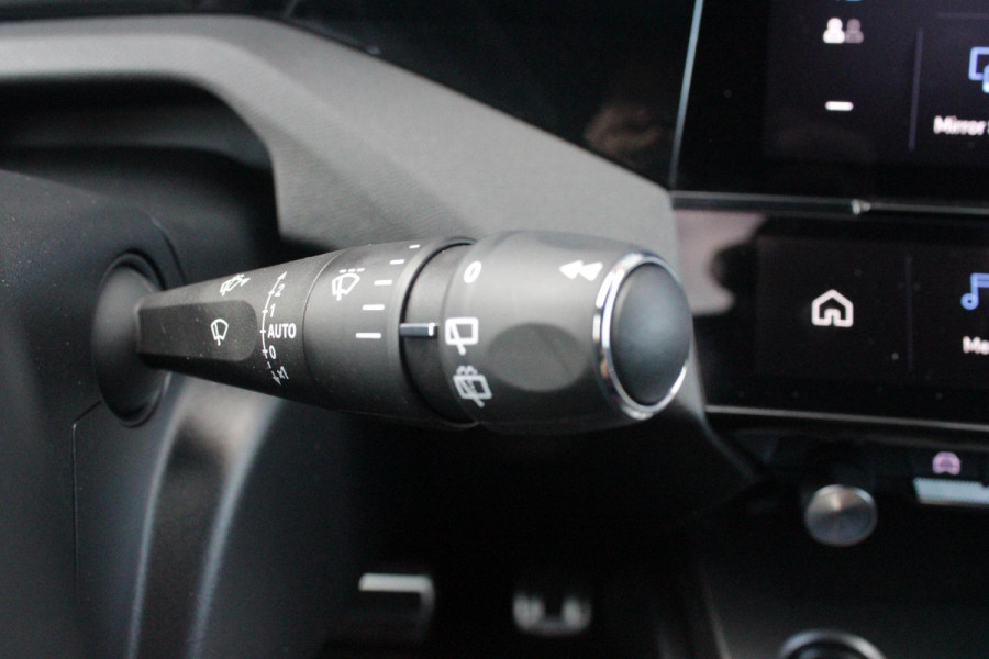 Peugeot 308 SW Peugeot 308 SW 1.2 Hybrid 145PK GT AUTOMAAT | PANORAMA SCHUIF/KANTEL DAK | AFNEEMBARE TREKHAAK | NAVIGATIE | SENSATION PACK: FOCAL HIFI SYSTEM (PREMIUM HIFI SYSTEEM MET 10 SPEAKERS)/DRAADLOZE TELEFOONLADER | 360° VISION & DRIVE ASSIST PLUS PACK: ACHTERUITRIJCAMERA 360° VISIOPARK 3 (4 CAMERA'S)/PARKEERHULP VOOR EN ACHTER/ANTI DIEFSTAL ALARM/PEUGEOT i-COCKPIT MET CONFIGUREERBAAR 3D-INSTRUMENTENPANEEL/CLEAN CABIN | | 18" LICHTMETALEN VELGEN "PORTLAND" | DRAADLOZE APPLE CARPLAY/ANDROID AUTO | KEYLESS ENTRY/START | SFEER VERLICHTING | ZWARTE HEMELBEKLEDING | FULL LED MAT