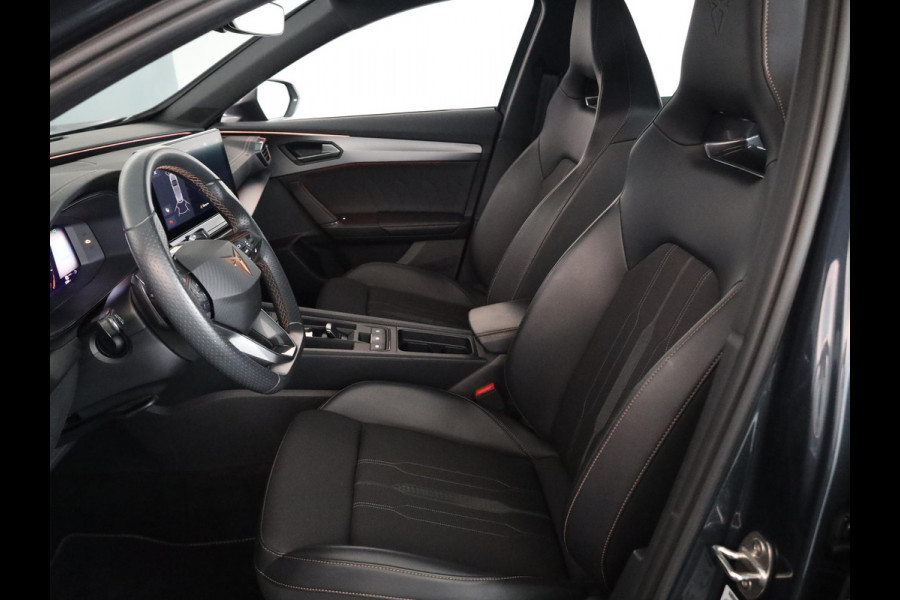 CUPRA Formentor 1.4 e-Hybrid Business 204 pk Automaat | Navigatie | Parkeersensoren (Park assist) | Achteruitrijcamera | Autom. airco (3 zones) | Elektr. bestuurdersstoel met geheugen |