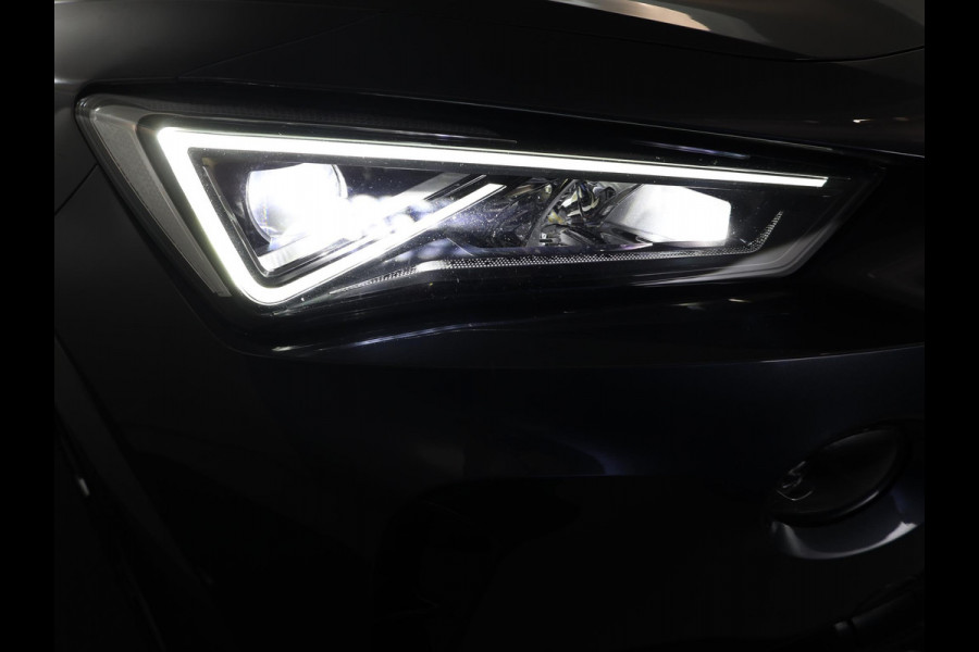 CUPRA Formentor 1.4 e-Hybrid Business 204 pk Automaat | Navigatie | Parkeersensoren (Park assist) | Achteruitrijcamera | Autom. airco (3 zones) | Elektr. bestuurdersstoel met geheugen |