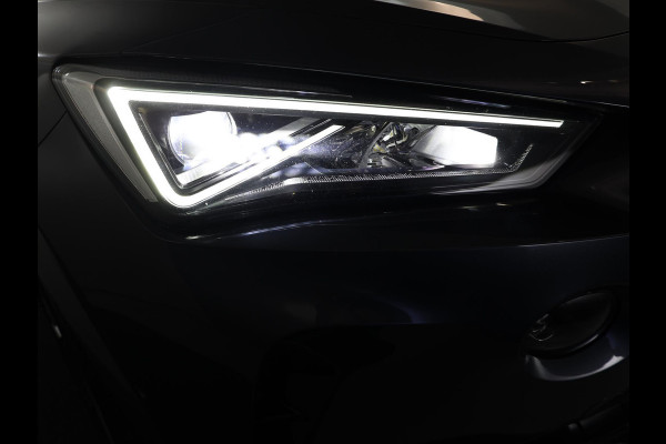 CUPRA Formentor 1.4 e-Hybrid Business 204 pk Automaat | Navigatie | Parkeersensoren (Park assist) | Achteruitrijcamera | Autom. airco (3 zones) | Elektr. bestuurdersstoel met geheugen |