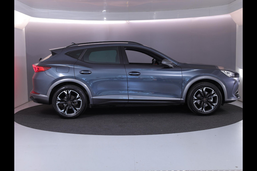 CUPRA Formentor 1.4 e-Hybrid Business 204 pk Automaat | Navigatie | Parkeersensoren (Park assist) | Achteruitrijcamera | Autom. airco (3 zones) | Elektr. bestuurdersstoel met geheugen |