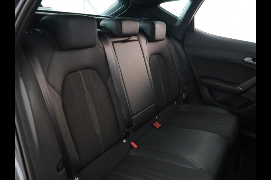 CUPRA Formentor 1.4 e-Hybrid Business 204 pk Automaat | Navigatie | Parkeersensoren (Park assist) | Achteruitrijcamera | Autom. airco (3 zones) | Elektr. bestuurdersstoel met geheugen |