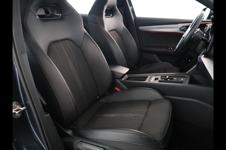 CUPRA Formentor 1.4 e-Hybrid Business 204 pk Automaat | Navigatie | Parkeersensoren (Park assist) | Achteruitrijcamera | Autom. airco (3 zones) | Elektr. bestuurdersstoel met geheugen |