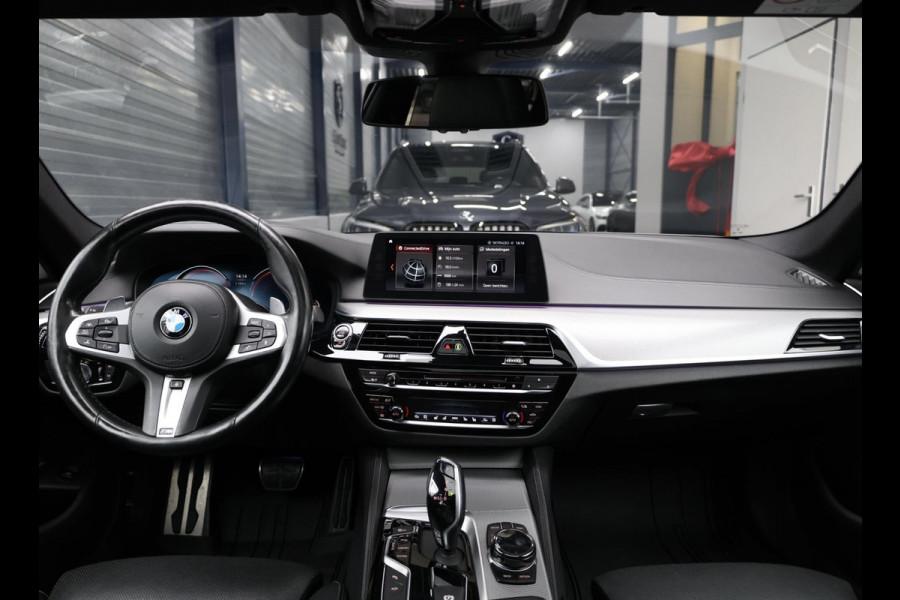 BMW 5 Serie Touring 540i xDrive M-Sport LED/VIRTUAL/SFEER/PANO/LEER+S.VERWARMING+MEMORY/19" LMV/360/ACC/ECC/12 MND GARANTIE!