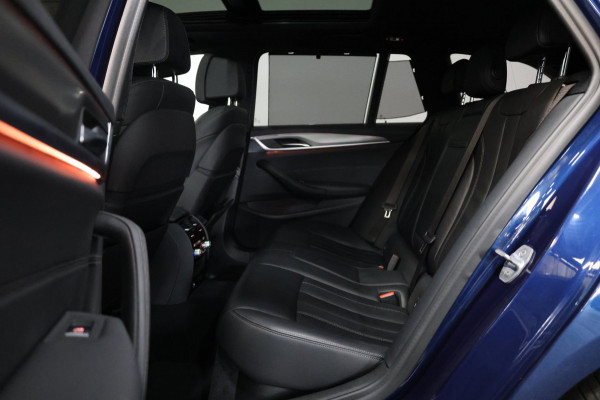 BMW 5 Serie Touring 540i xDrive M-Sport LED/VIRTUAL/SFEER/PANO/LEER+S.VERWARMING+MEMORY/19" LMV/360/ACC/ECC/12 MND GARANTIE!