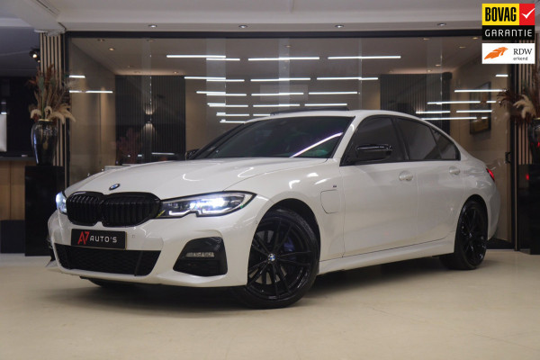 BMW 3-serie 330e High Executive M Sport /PANO/SFEER/CARPLAY/CAM/BOMVOL