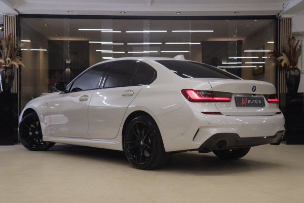 BMW 3-serie 330e High Executive M Sport /PANO/SFEER/CARPLAY/CAM/BOMVOL