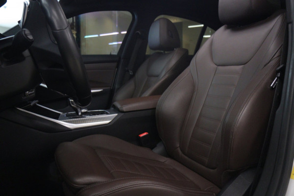 BMW 3-serie 330e High Executive M Sport /PANO/SFEER/CARPLAY/CAM/BOMVOL