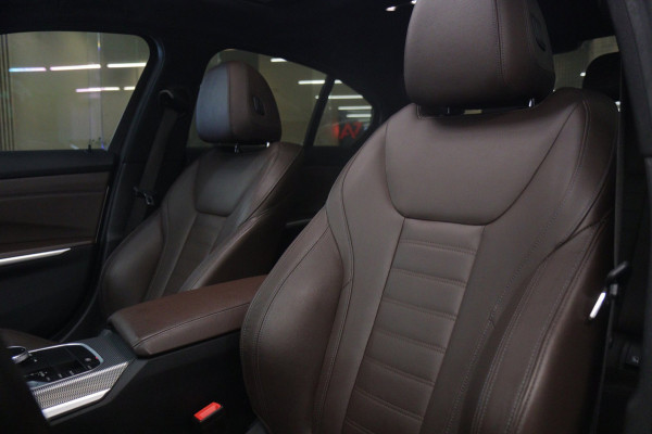 BMW 3-serie 330e High Executive M Sport /PANO/SFEER/CARPLAY/CAM/BOMVOL