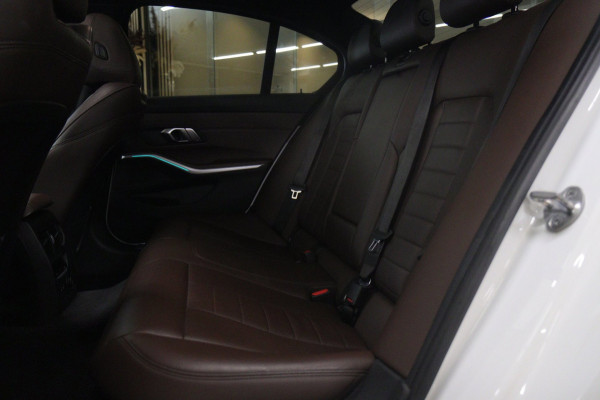 BMW 3-serie 330e High Executive M Sport /PANO/SFEER/CARPLAY/CAM/BOMVOL