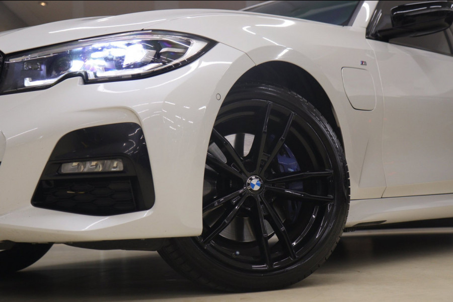 BMW 3-serie 330e High Executive M Sport /PANO/SFEER/CARPLAY/CAM/BOMVOL