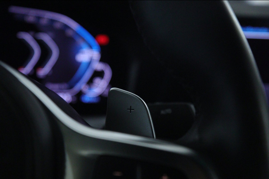 BMW 3-serie 330e High Executive M Sport /PANO/SFEER/CARPLAY/CAM/BOMVOL