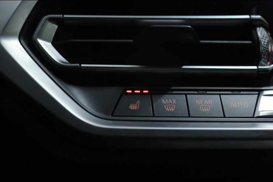 BMW 3-serie 330e High Executive M Sport /PANO/SFEER/CARPLAY/CAM/BOMVOL