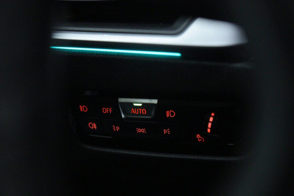 BMW 3-serie 330e High Executive M Sport /PANO/SFEER/CARPLAY/CAM/BOMVOL