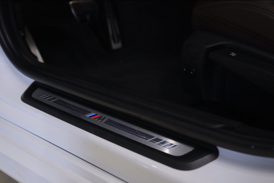 BMW 3-serie 330e High Executive M Sport /PANO/SFEER/CARPLAY/CAM/BOMVOL
