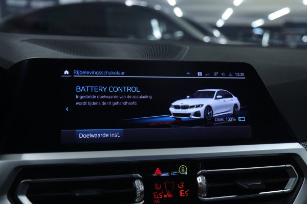 BMW 3-serie 330e High Executive M Sport /PANO/SFEER/CARPLAY/CAM/BOMVOL
