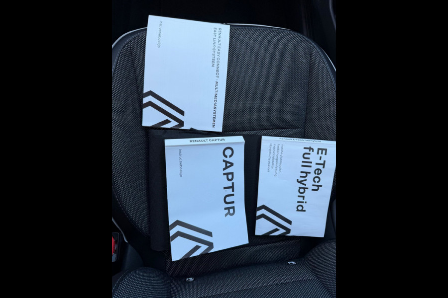 Renault Captur 1.6 E-Tech full hybrid 145 Techno / Camera / Parkeerhulp v+a