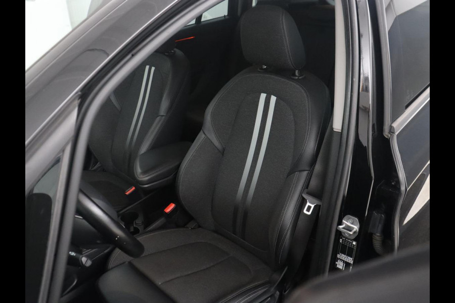 BMW 2 Serie Gran Tourer 218i Business Edition Plus | Trekhaak | Head up | Half Leder | Climate control | Park assist | Cruise control | Full LED |