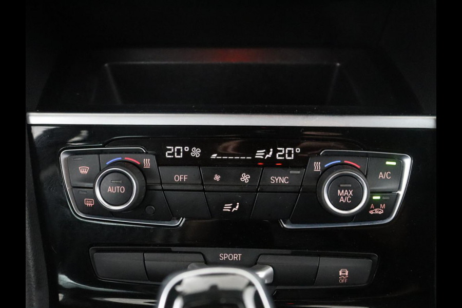 BMW 2 Serie Gran Tourer 218i Business Edition Plus | Trekhaak | Head up | Half Leder | Climate control | Park assist | Cruise control | Full LED |